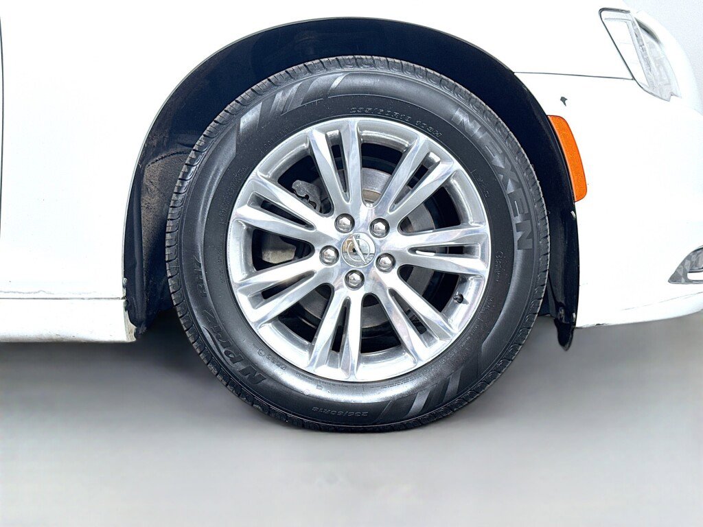 Used 2017 Chrysler 300 C RWD image 44