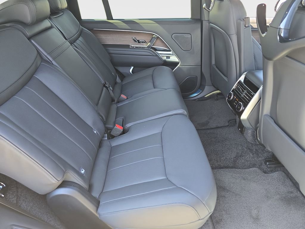 New 2026 Land Rover Range Rover Long Wheelbase SE AWD/4WD image 11