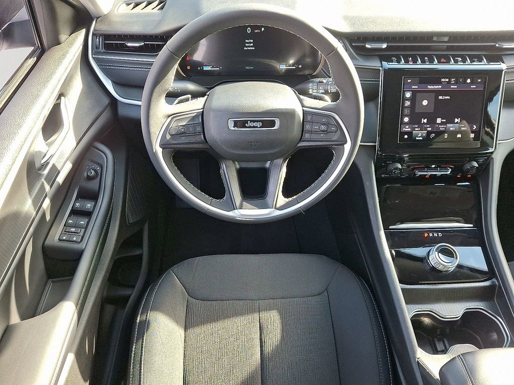 Used 2023 Jeep Grand Cherokee Laredo image 12