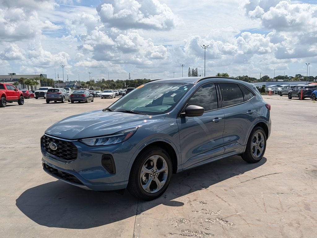 Used 2024 Ford Escape ST-Line w/ Tech Pack #1 FWD image 4