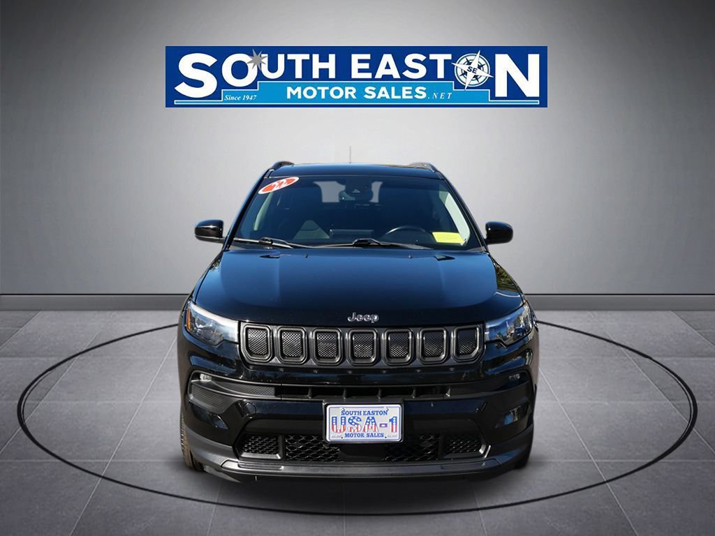 Used 2022 Jeep Compass Latitude w/ Sun and Sound Group AWD/4WD image 3