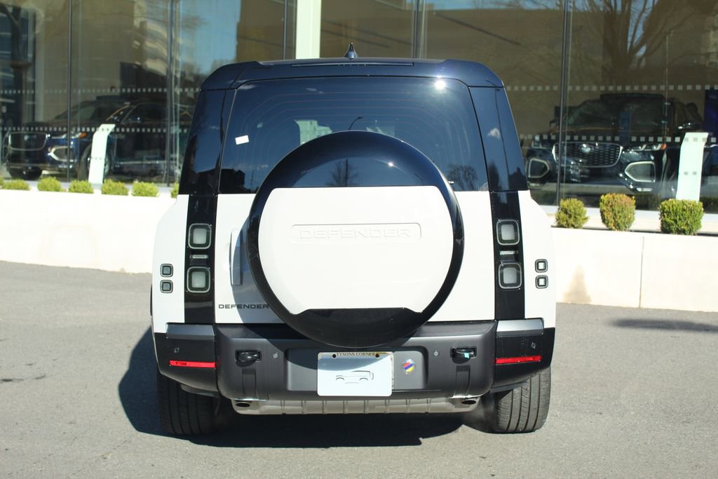 New 2026 Land Rover Defender 130 X-Dynamic SE image 7