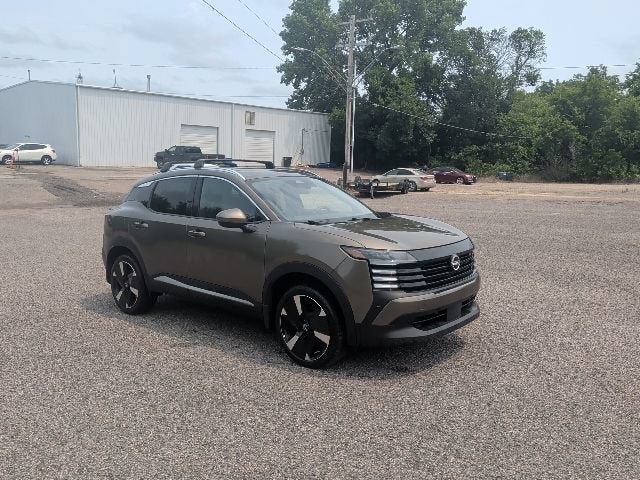 Used 2025 Nissan Kicks SR w/ SR Premium Package FWD image 7