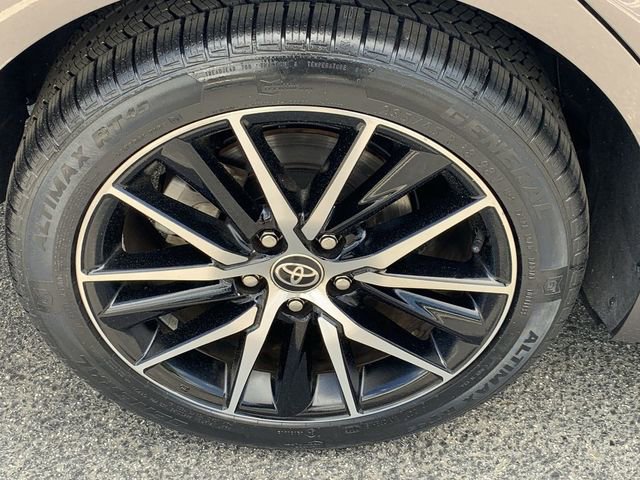 Used 2022 Toyota Camry SE w/ Convenience Package FWD image 32