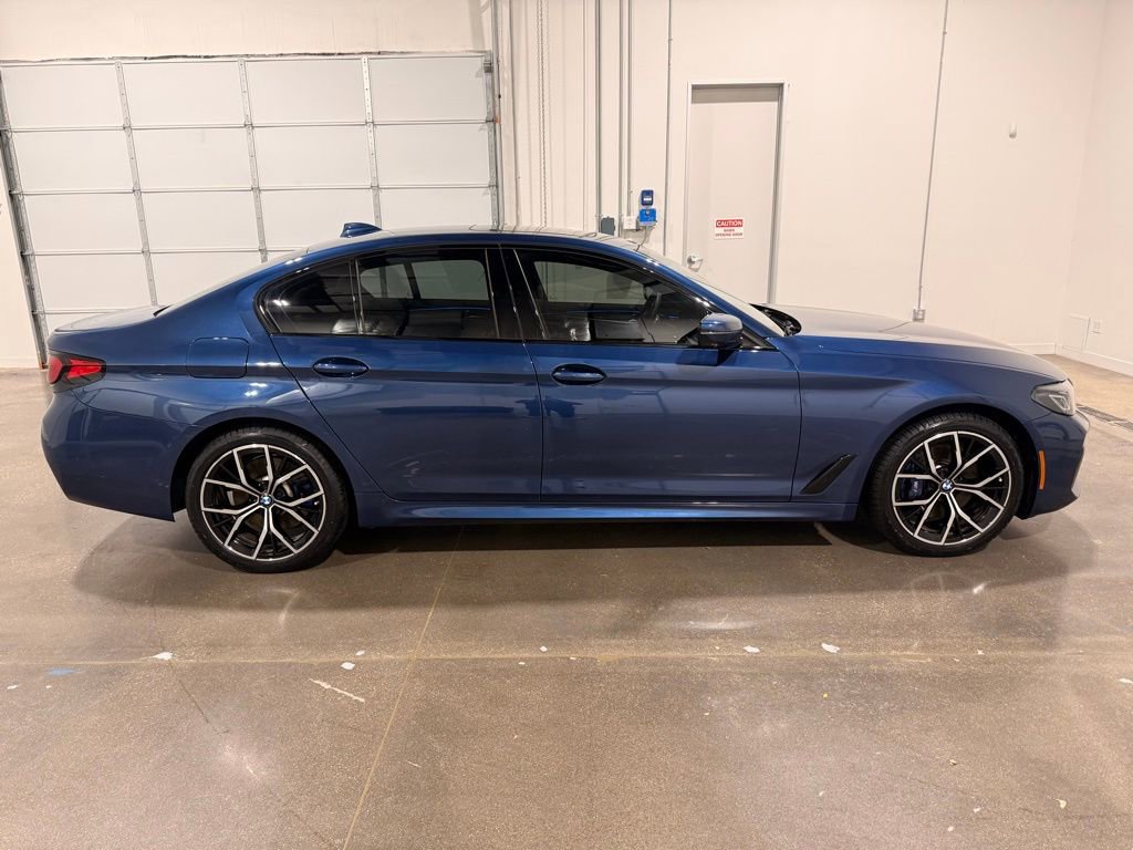 Used 2021 BMW 530e w/ M Sport Package RWD image 4