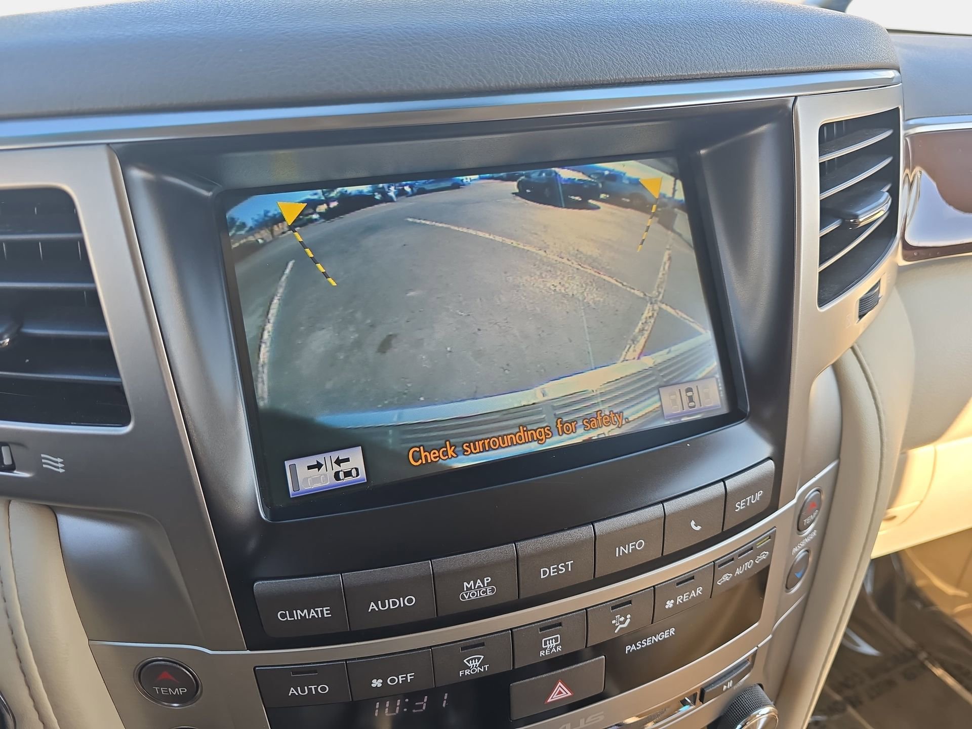 Used 2015 Lexus LX 570 4WD w/ Luxury Package image 23