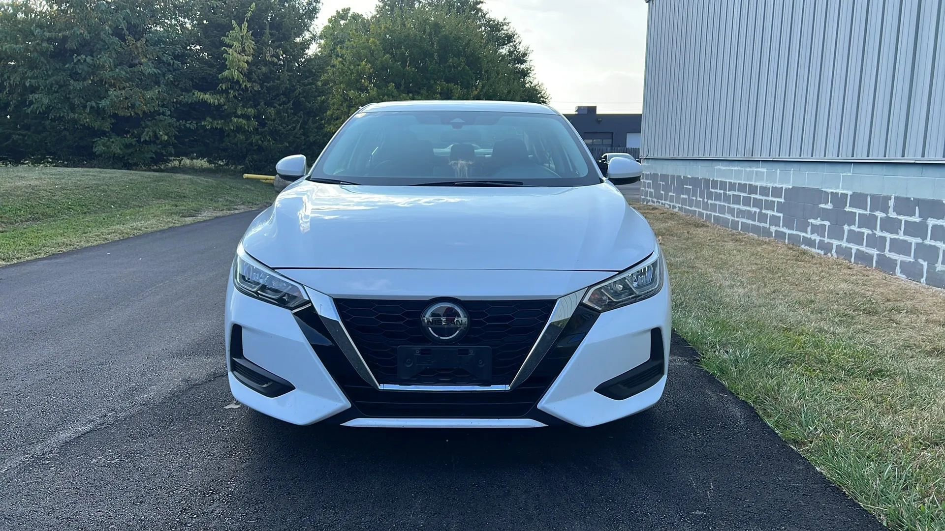 Used 2023 Nissan Sentra SV image 2