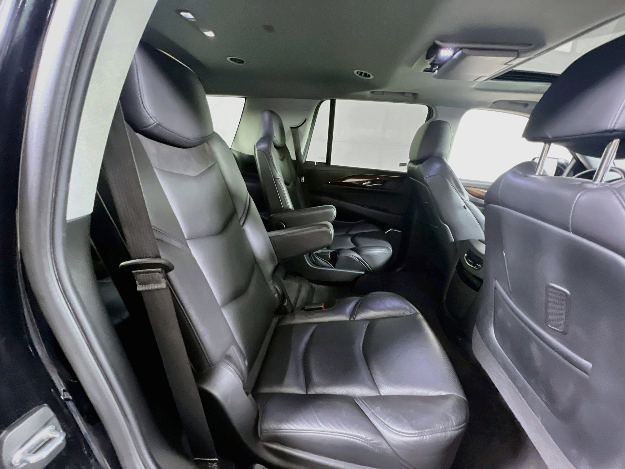 Used 2020 Cadillac Escalade Luxury AWD/4WD image 28