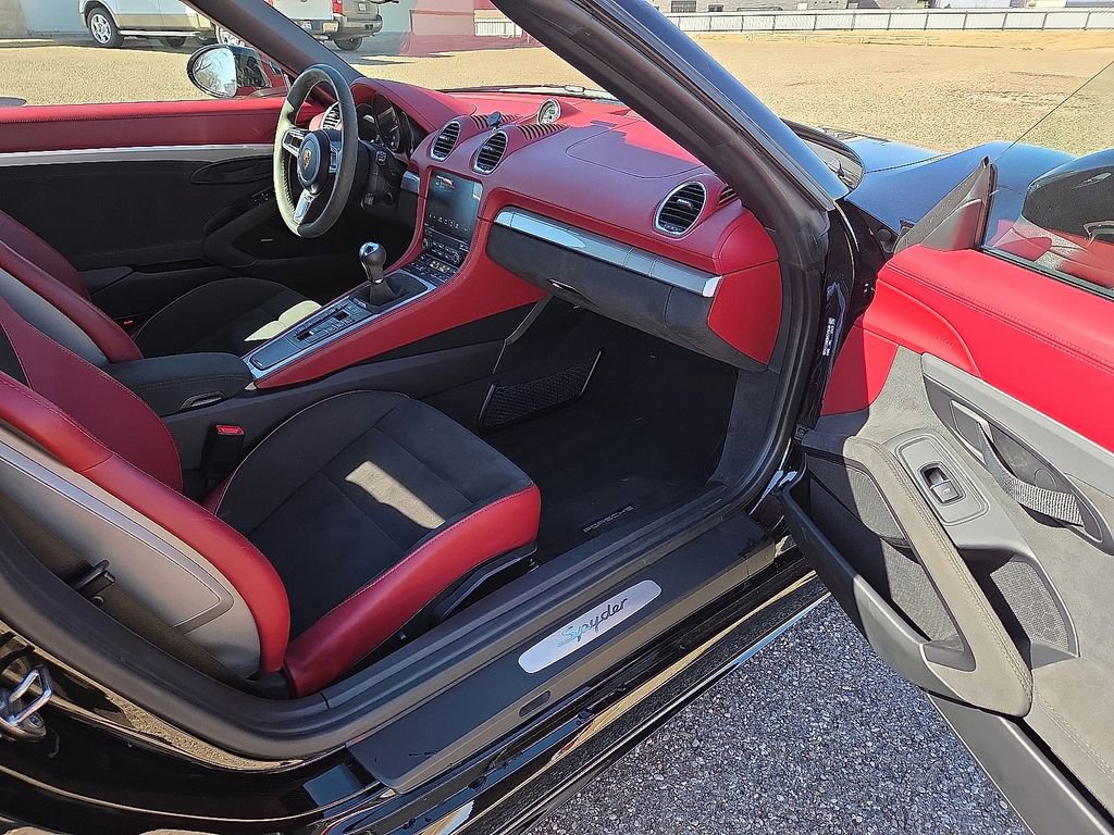 Used 2021 Porsche 718 Boxster Spyder image 16