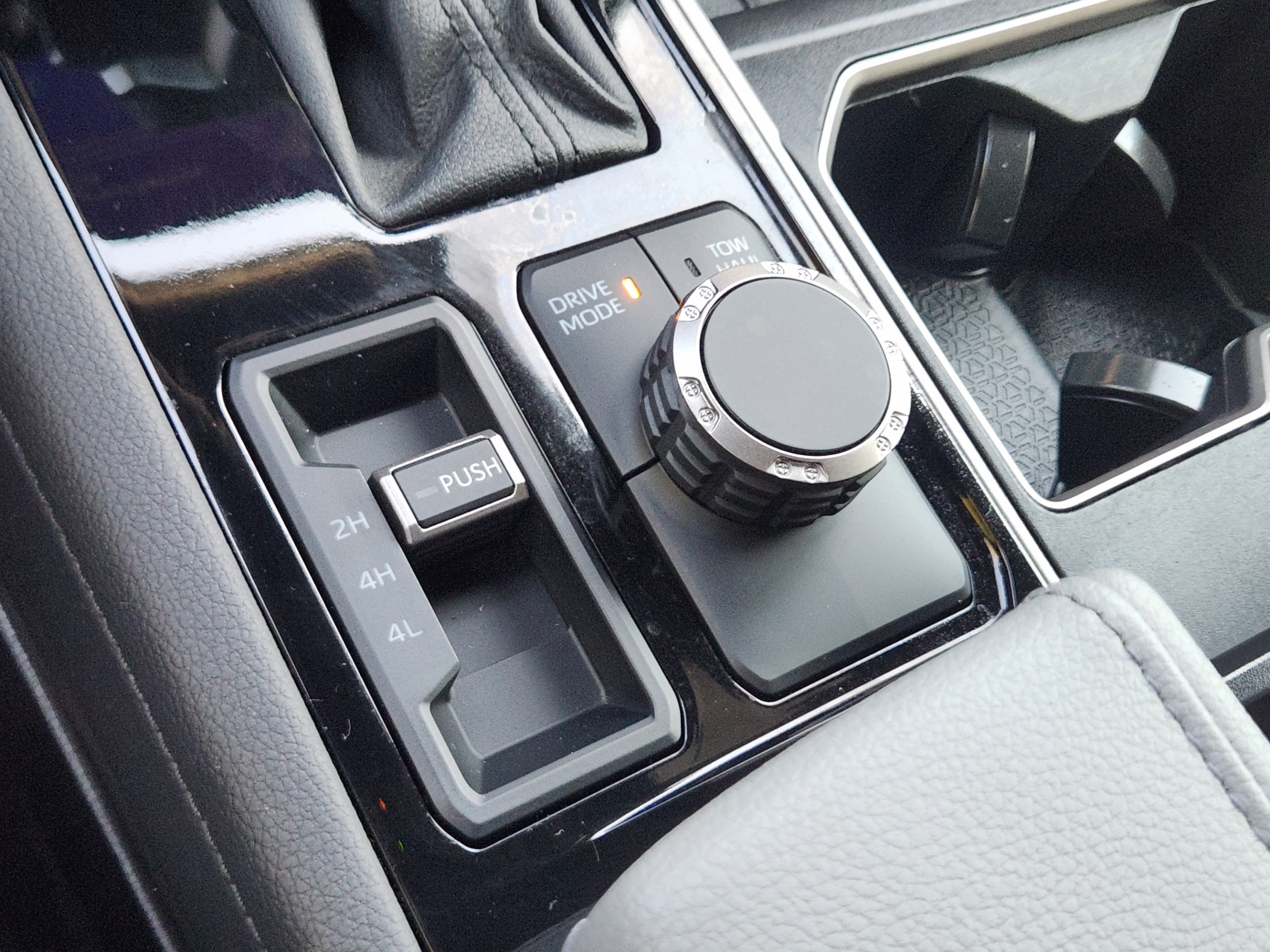 Used 2025 Toyota Tundra Limited AWD/4WD image 13
