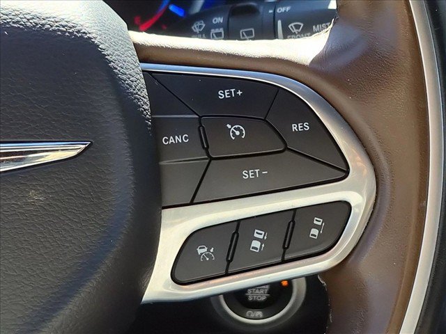 Used 2020 Chrysler Pacifica Limited w/ Advanced Safetytec Group FWD image 12