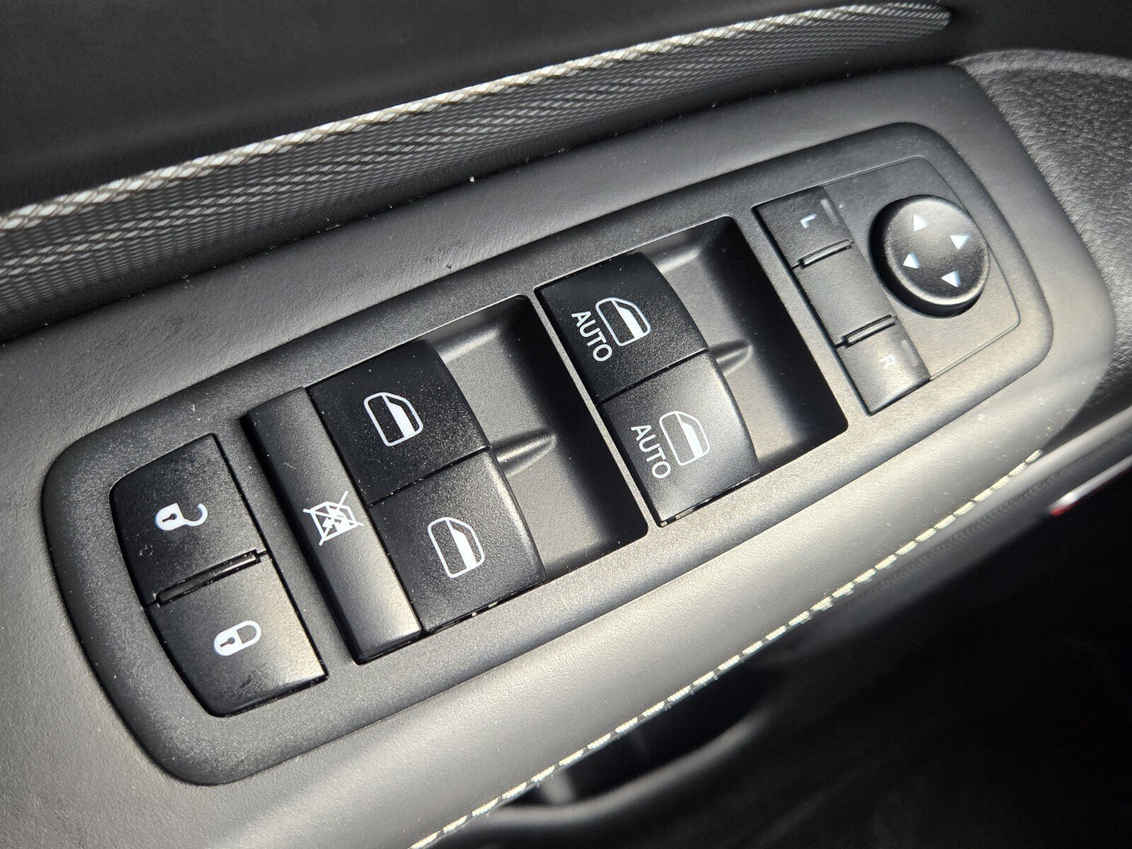 Used 2018 Dodge Durango SRT w/ SRT Interior Appearance Group AWD/4WD image 33