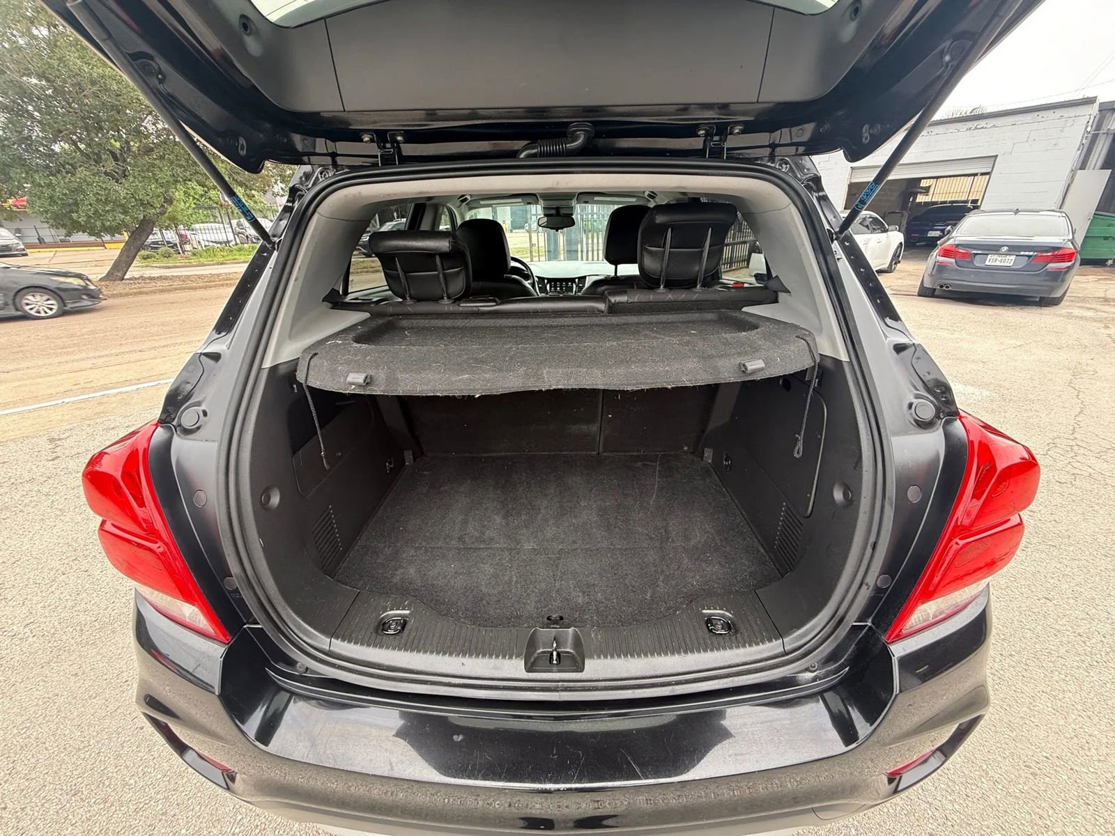 Used 2019 Chevrolet Trax LT w/ LT Convenience Package image 32