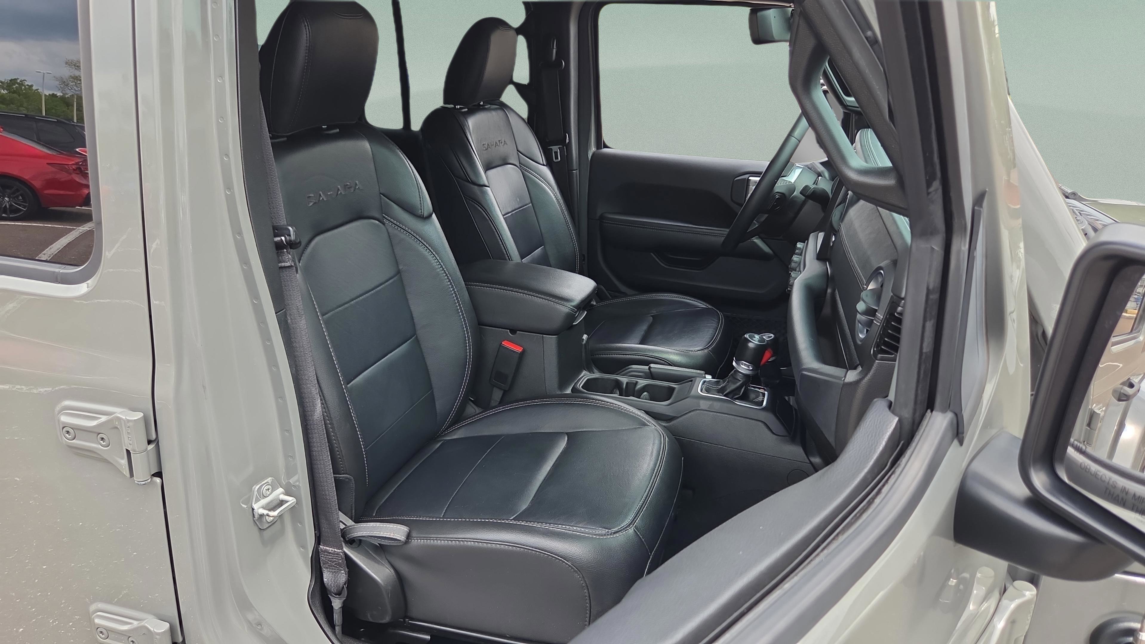 Used 2023 Jeep Wrangler Unlimited Sahara AWD/4WD image 15