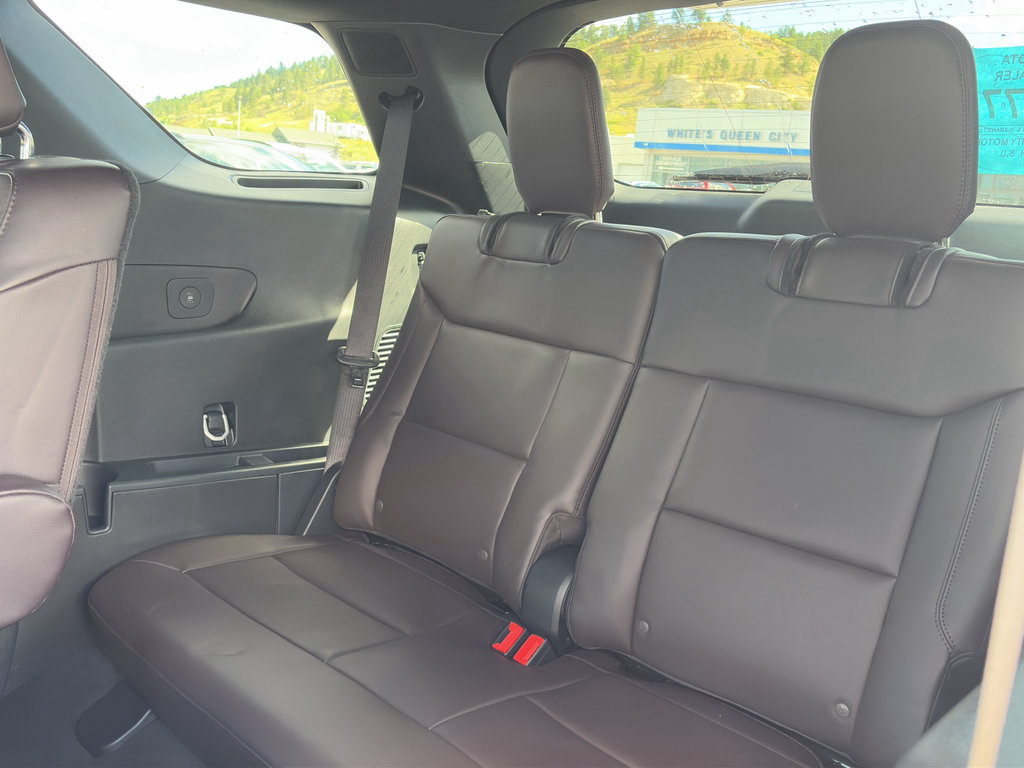 Used 2026 Ford Explorer Platinum w/ LUX Leather Package AWD/4WD image 28