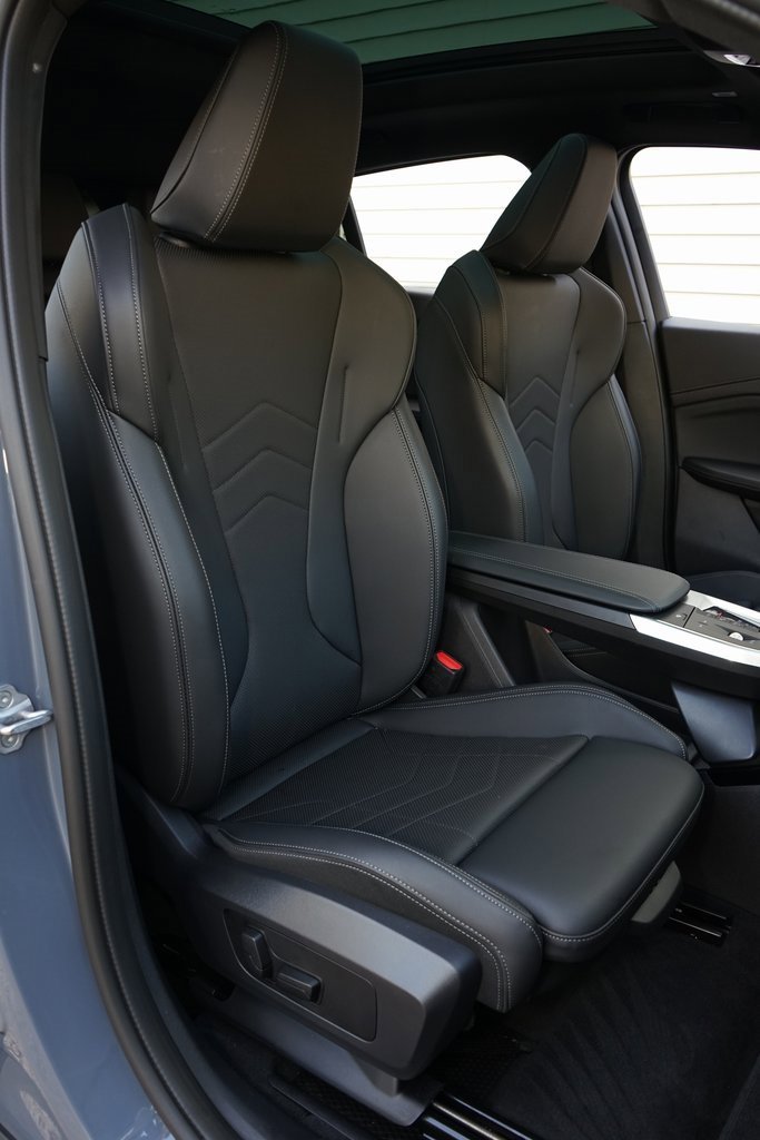 Used 2025 BMW X2 xDrive28i image 4