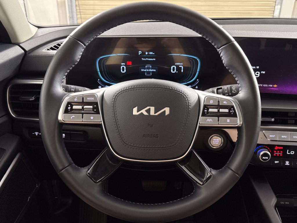 Used 2025 Kia Telluride LX FWD image 15