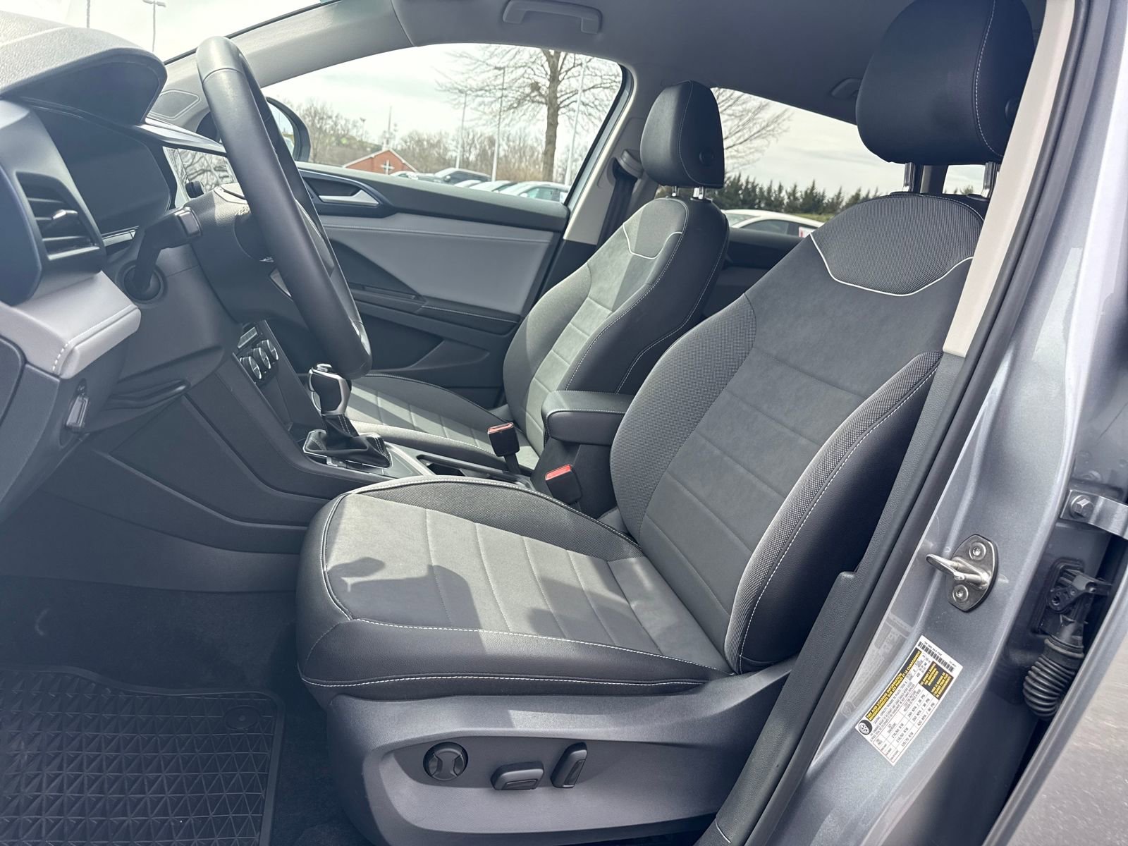 Certified 2024 Volkswagen Taos SE image 14