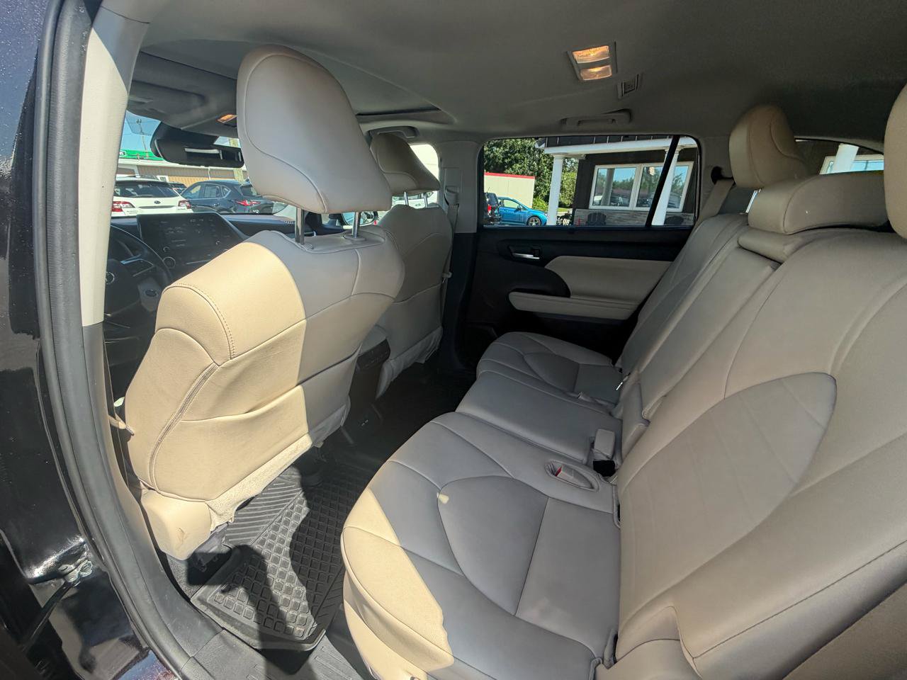 Used 2021 Toyota Highlander XLE AWD/4WD image 10