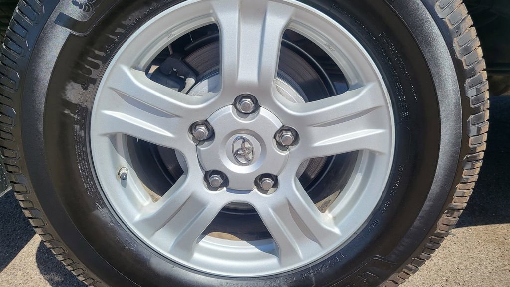 Used 2013 Toyota Tundra 4x4 Double Cab w/ SR5 Pkg image 13