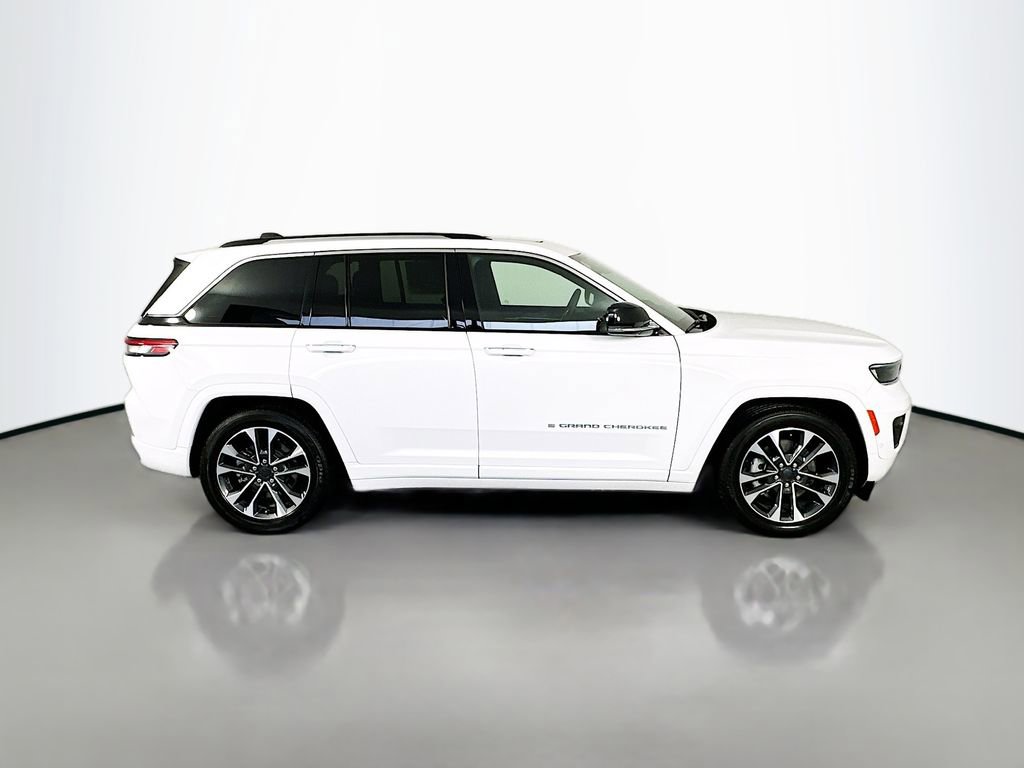 Used 2022 Jeep Grand Cherokee Overland w/ Luxury Tech Group IV AWD/4WD image 8