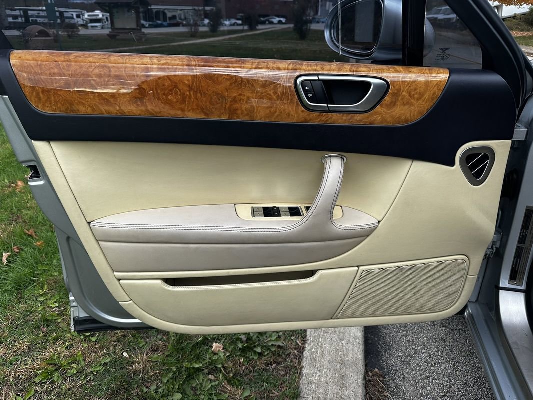 Used 2007 Bentley Flying Spur Flying Spur image 38