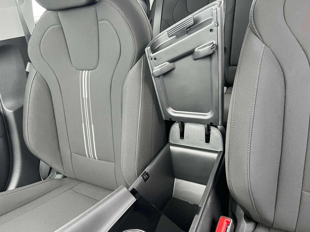 New 2025 Hyundai Elantra SEL FWD image 18