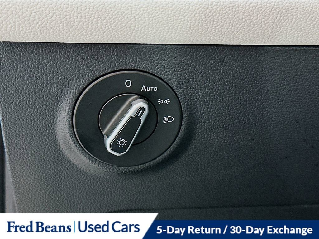 Certified 2025 Volkswagen Taos SEL w/ Black Wheel Plus Package image 11