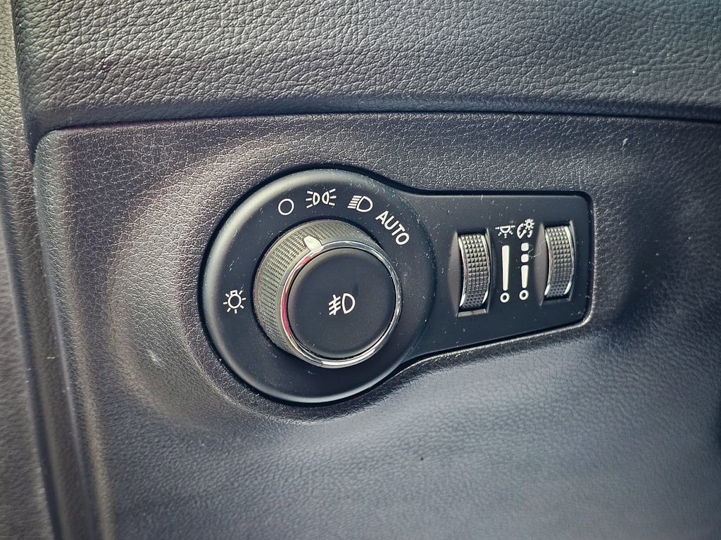 Used 2018 Jeep Compass Latitude w/ Popular Equipment Group image 13