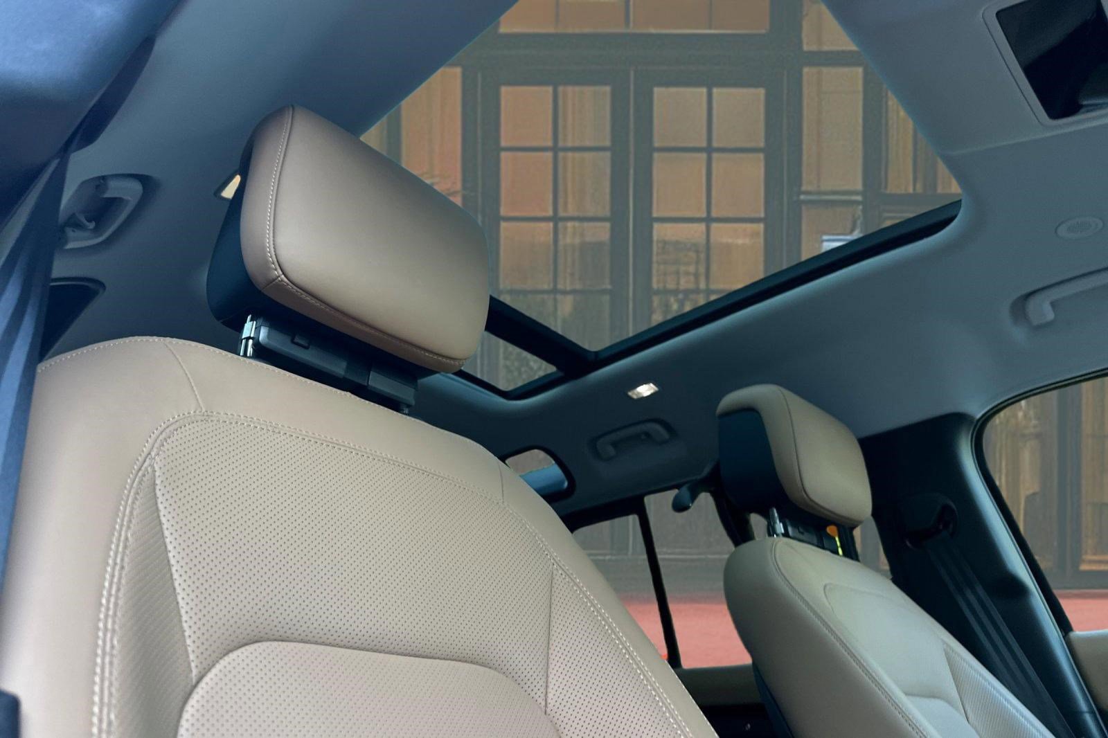 Used 2025 Land Rover Defender 110 S image 25