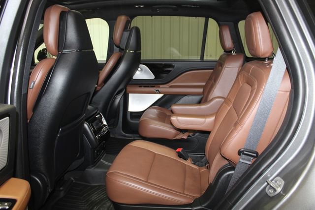 Used 2023 Lincoln Aviator Reserve w/ Equipment Group 201A image 8