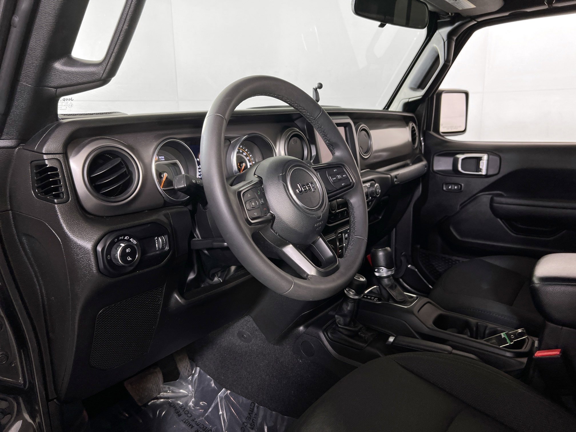 Used 2023 Jeep Gladiator Willys image 9