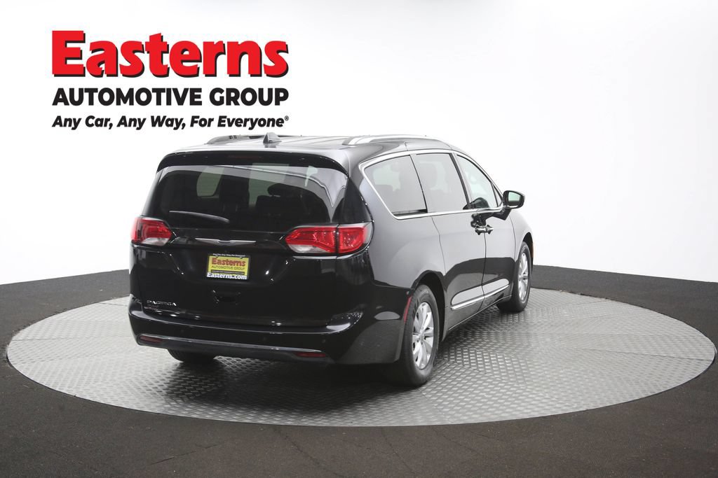 Used 2019 Chrysler Pacifica Touring-L FWD image 38