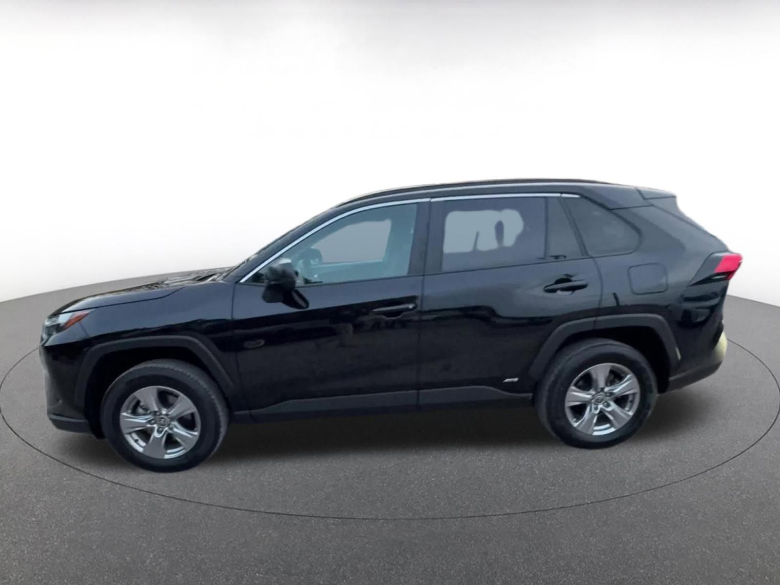 Used 2025 Toyota RAV4 LE image 9