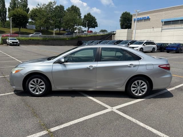 Used 2016 Toyota Camry LE FWD image 4