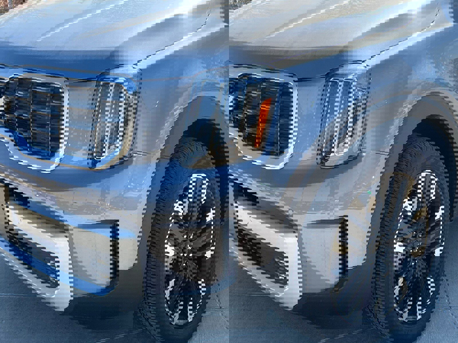 Used 2025 Kia Telluride SX w/ SX Captain's Chair Package image 4