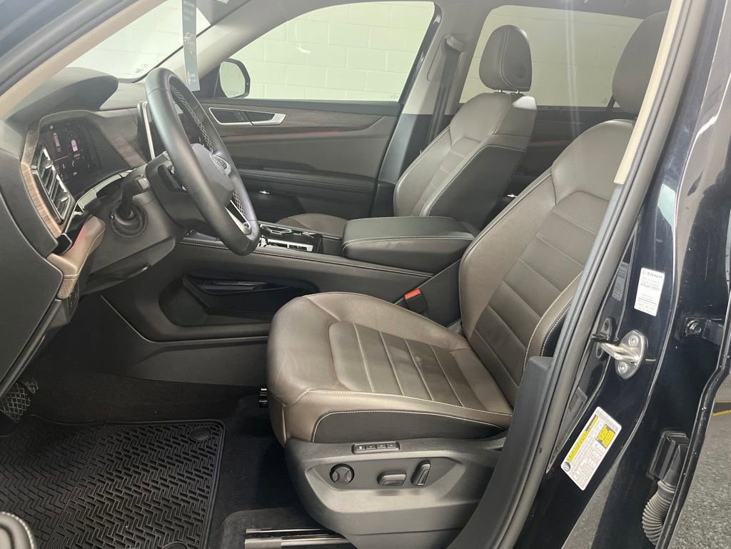 Used 2024 Volkswagen Atlas SEL AWD/4WD image 16