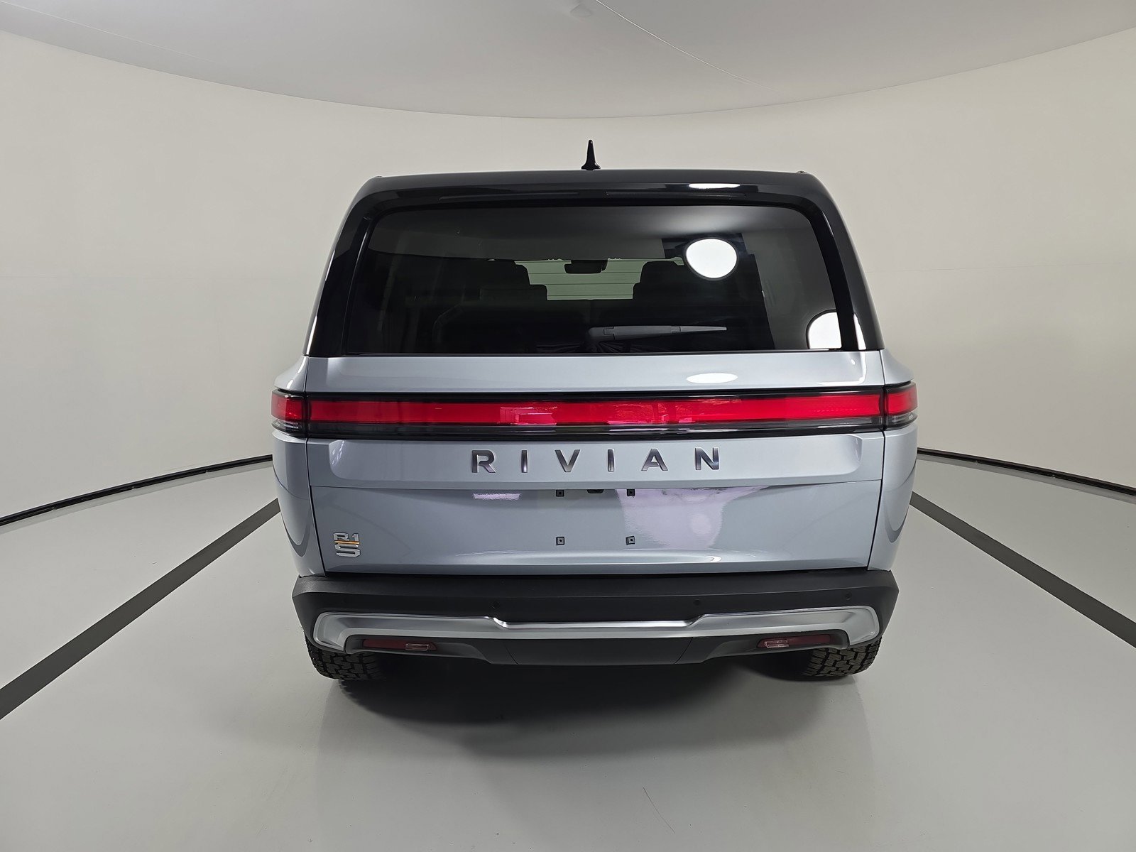 Used 2023 Rivian R1S Adventure image 4