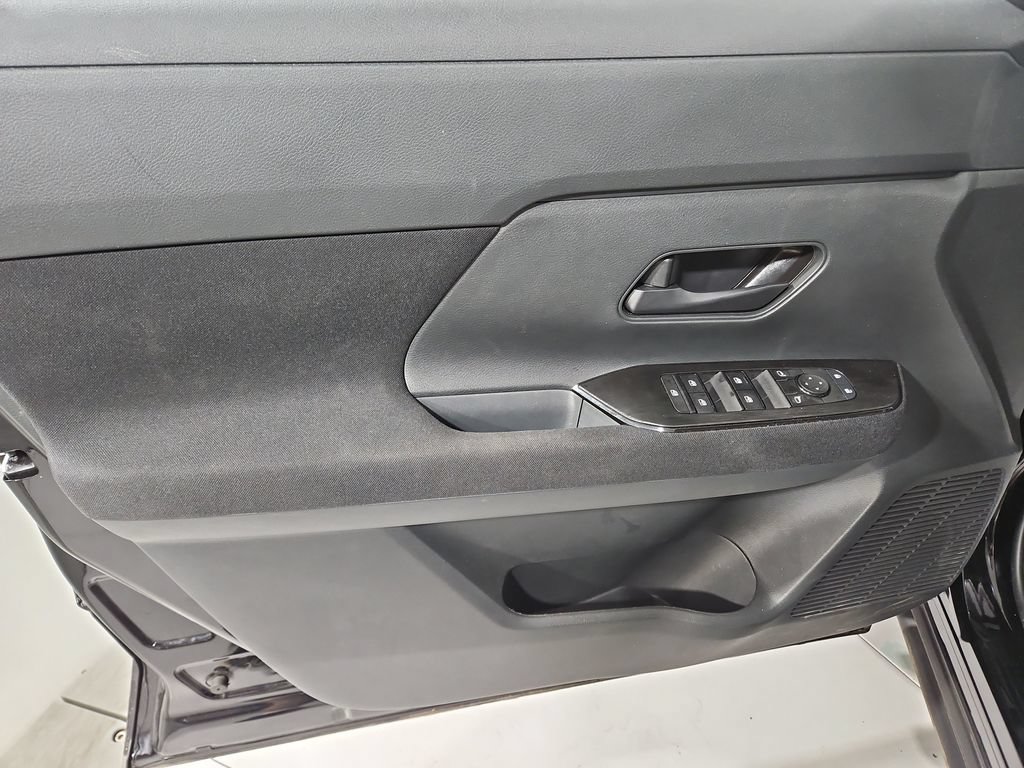 Used 2025 Nissan Kicks S AWD/4WD image 11