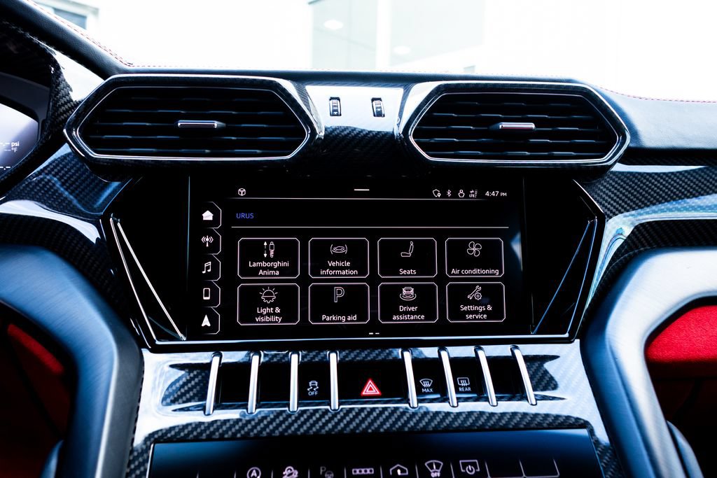 Used 2022 Lamborghini Urus AWD/4WD image 32