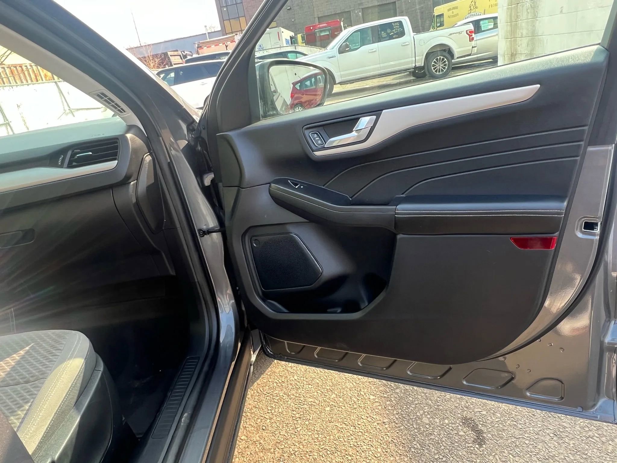 Used 2021 Ford Escape SE image 29