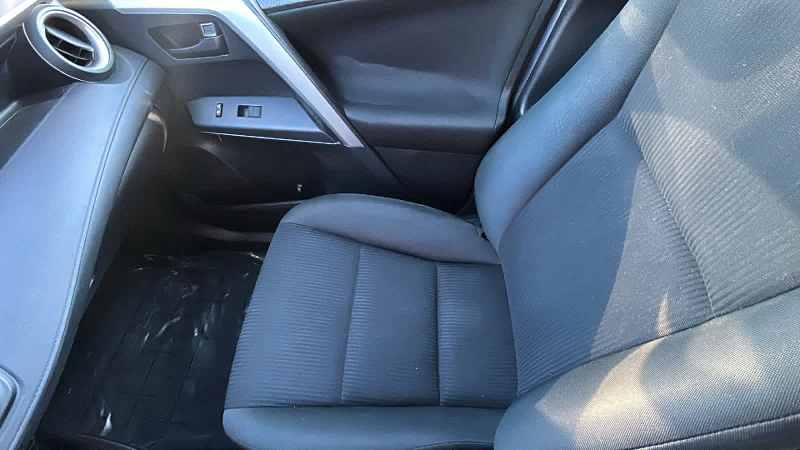 Used 2016 Toyota RAV4 LE AWD/4WD image 12