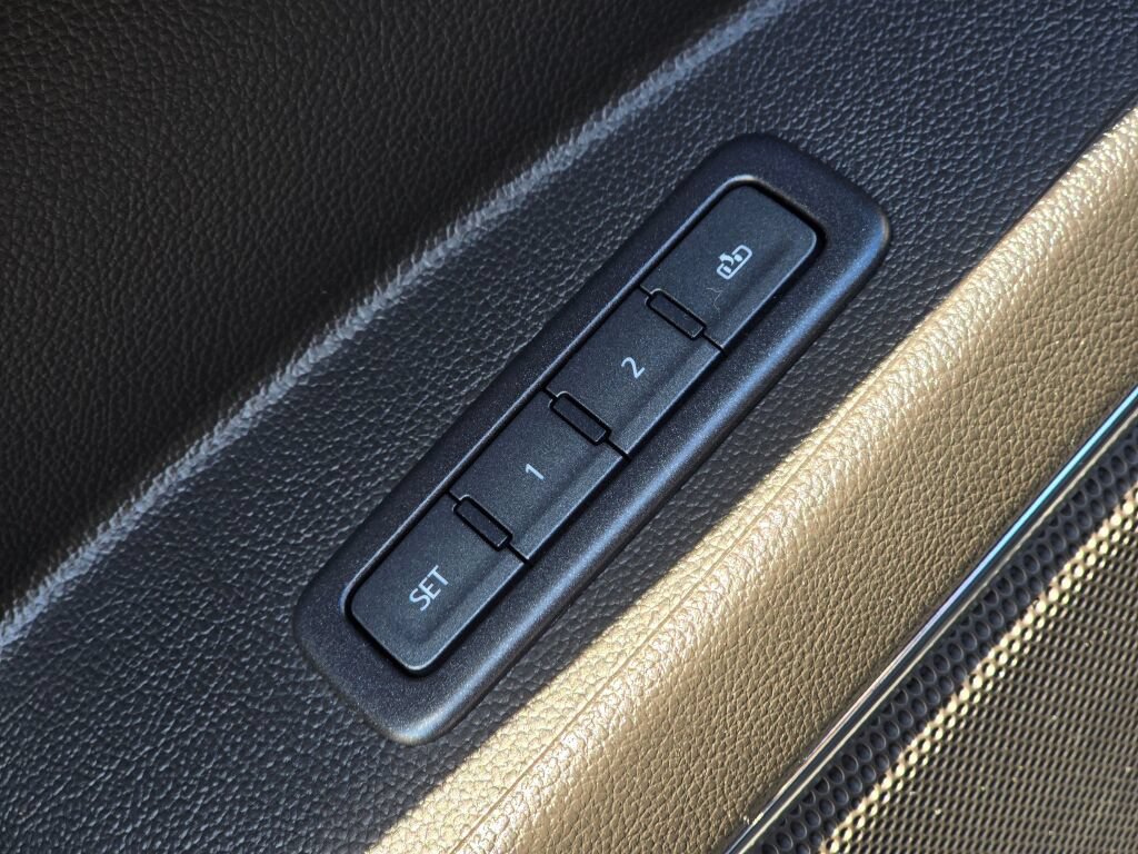 Used 2019 GMC Yukon Denali w/ Denali Ultimate Black Edition AWD/4WD image 25
