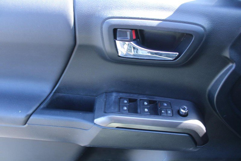 Used 2017 Toyota Tacoma TRD Sport w/ Tow Package image 9