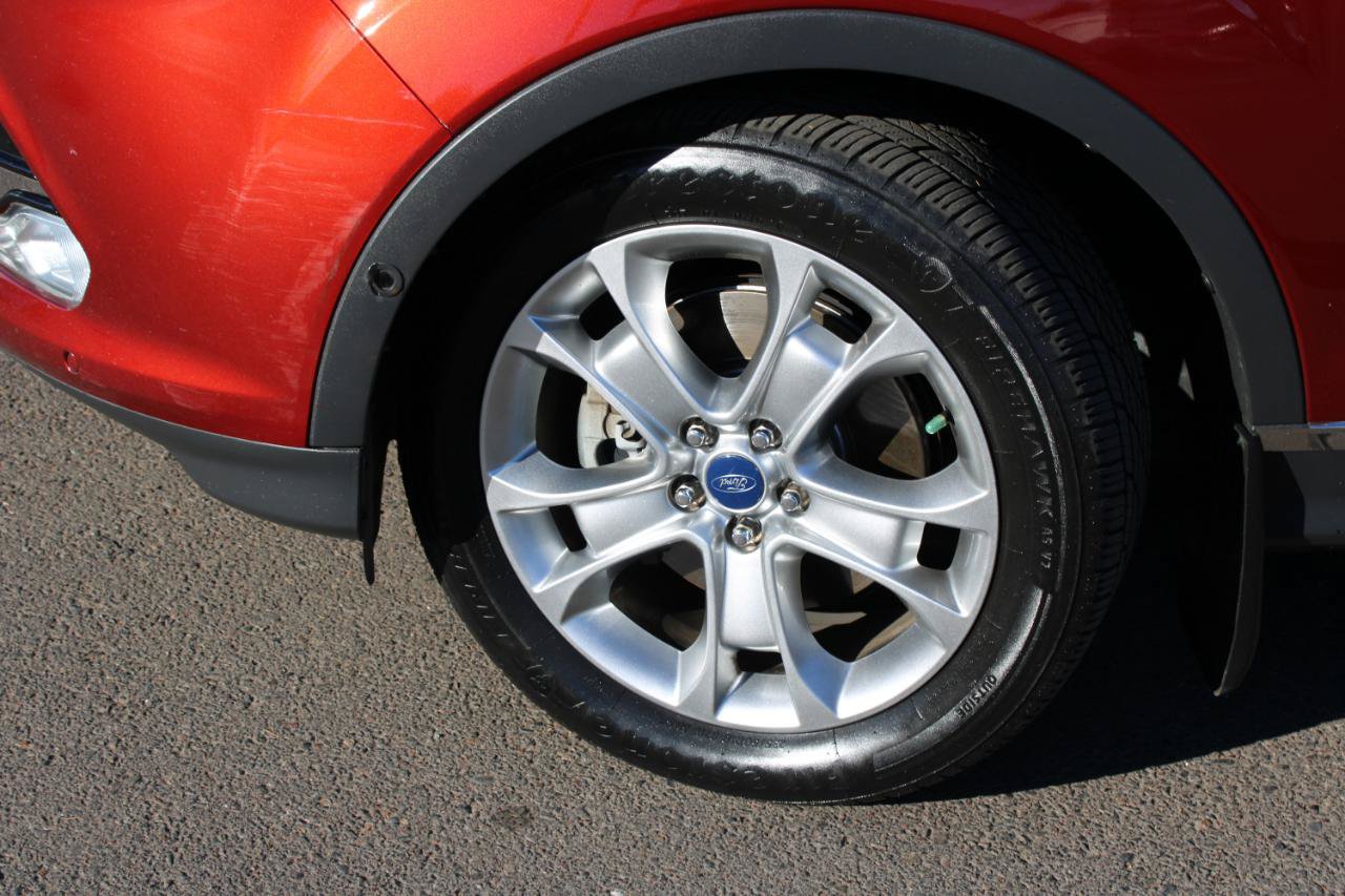 Used 2015 Ford Escape Titanium w/ Equipment Group 301A AWD/4WD image 16