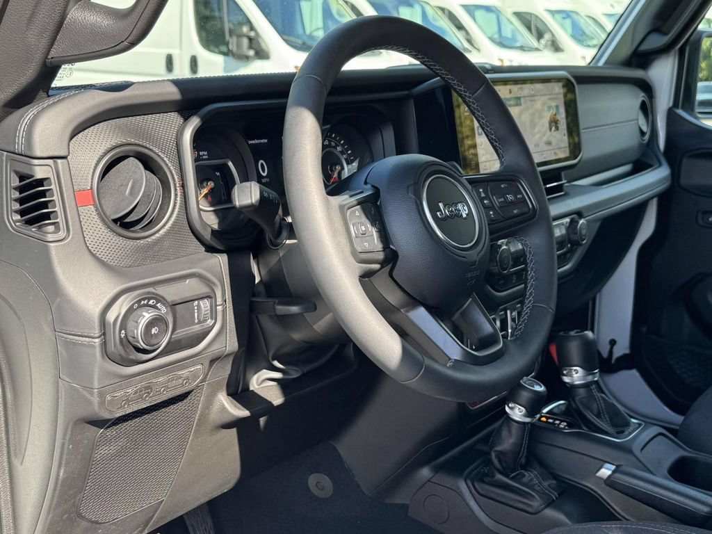 Used 2025 Jeep Wrangler Unlimited Rubicon w/ Safety Group AWD/4WD image 2