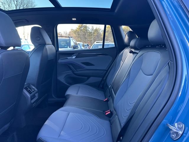 Used 2025 Volkswagen Tiguan SE R-Line image 19