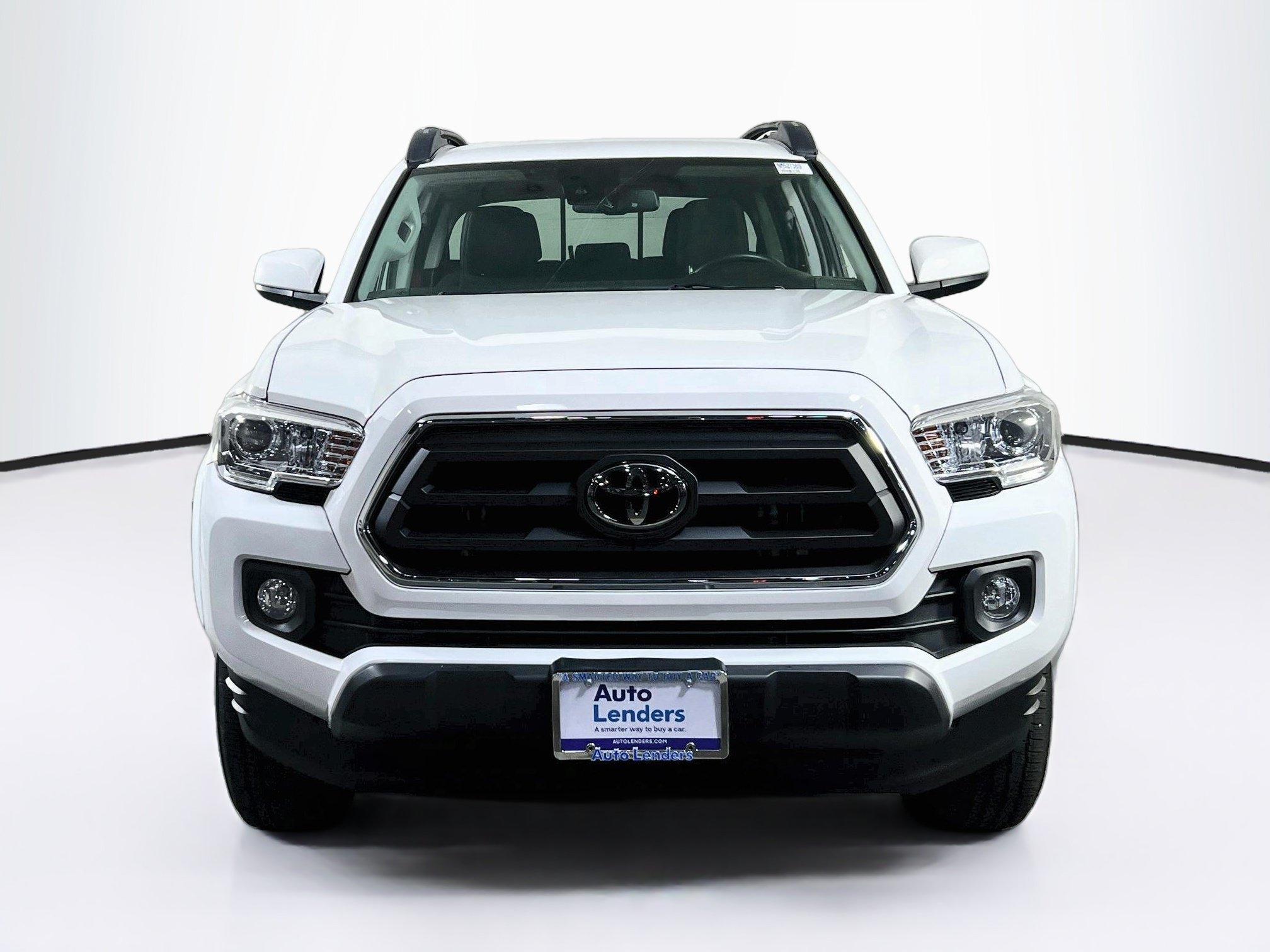 Used 2022 Toyota Tacoma SR5 AWD/4WD image 2