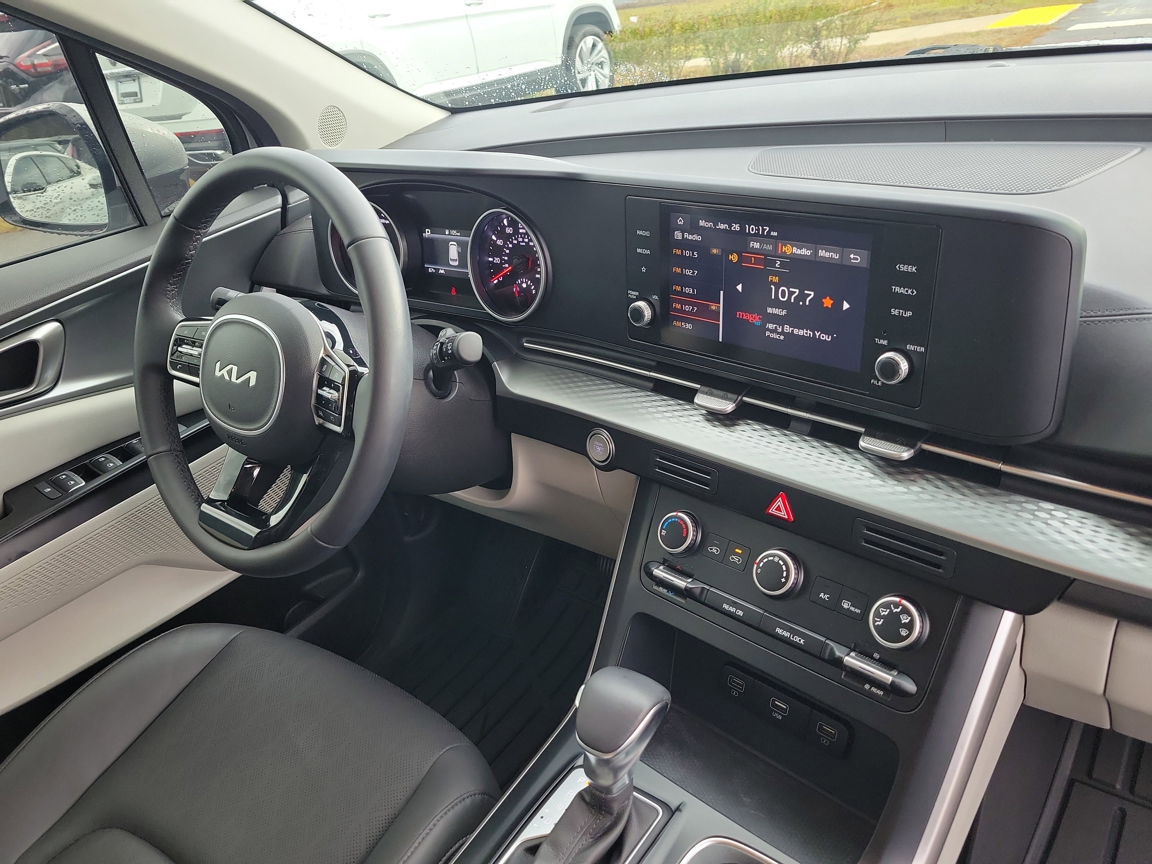 Certified 2023 Kia Carnival LX image 8