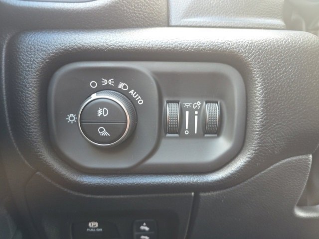 New 2026 RAM 1500 4x4 Crew Cab image 11